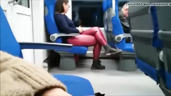 Хендджоб и минет для извращенца в общественном транспорте