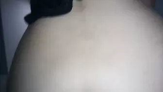 Белая мамочка в маске впервые пробует анальный секс с негром, ей нравится глубокое проникновение