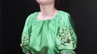 Наставница преподает голым людям уроки развлечений для взрослых